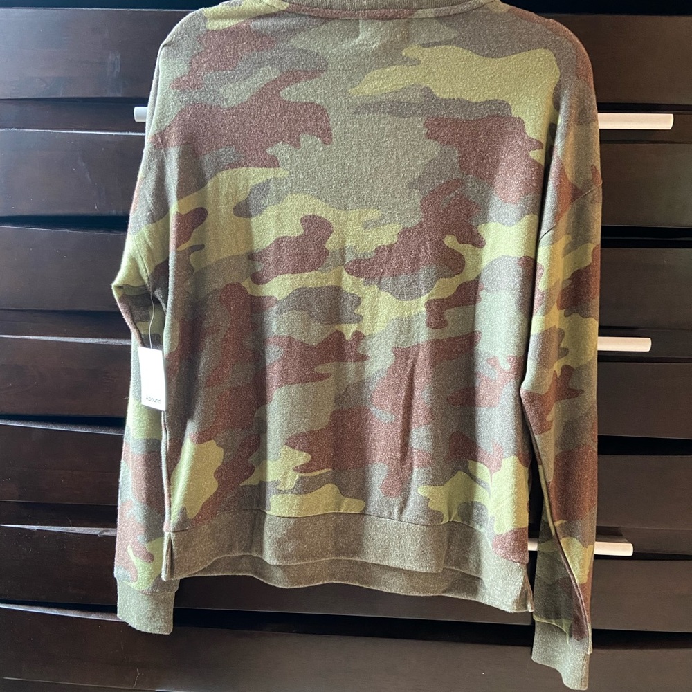 ABOUND SWEATSHIRT in TRENDY OLIVE CAMO PRINT NWT - Picture 4 of 7